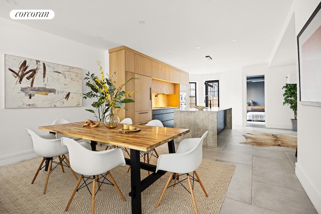 dining space featuring visible vents and baseboards