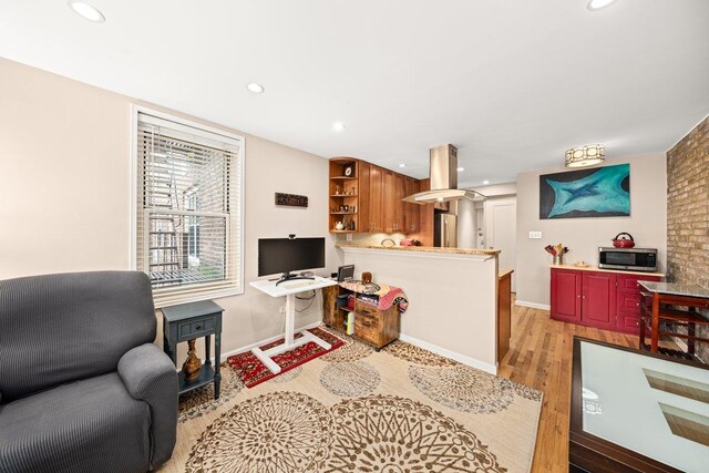 living room featuring light wood-style floors, recessed lighting, and baseboards