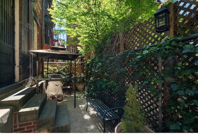 6 E 69th St, New York City, NY 10021 - view of patio with fence