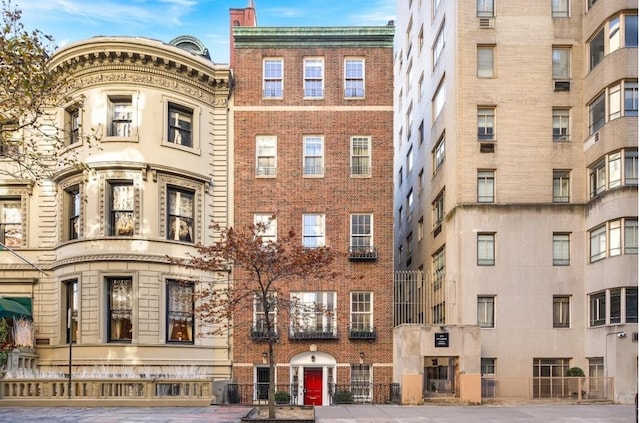 6 E 69th St, New York City, NY 10021 - view of apartment building / complex