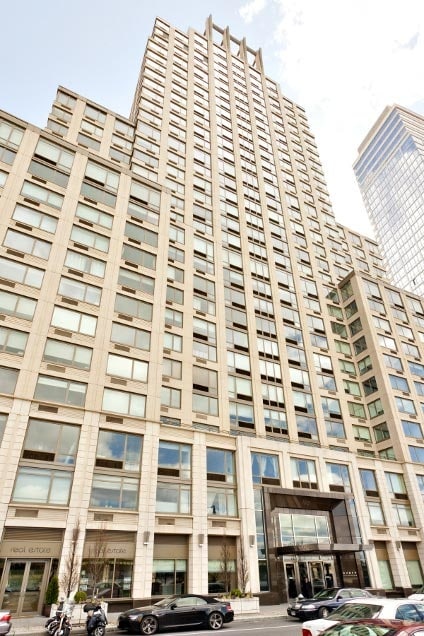 Listing photo 3 for 100 Riverside Blvd Unit 14-N, New York City NY 10069