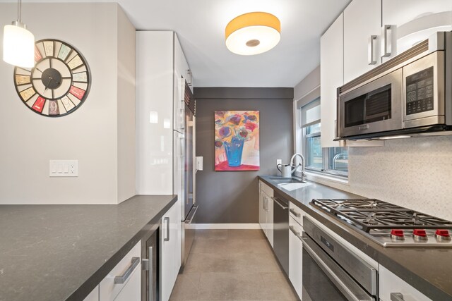 Listing photo 2 for 77 W 55th St Unit 2-B, New York City NY 10019