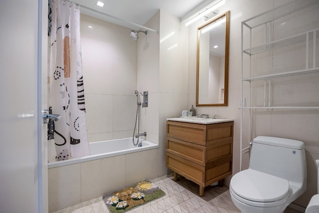 full bathroom with shower / tub combo with curtain, vanity, and toilet