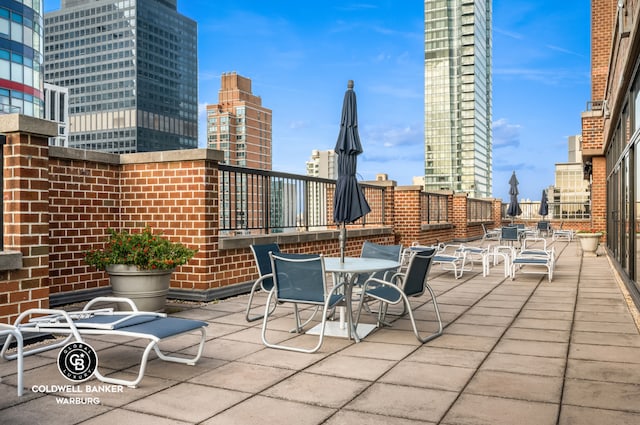 Listing photo 2 for 300 E 54th St Unit 10J, New York City NY 10022