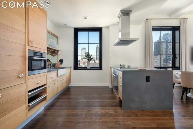 Listing photo 2 for 425 W 50th St Unit 12G, New York City NY 10019