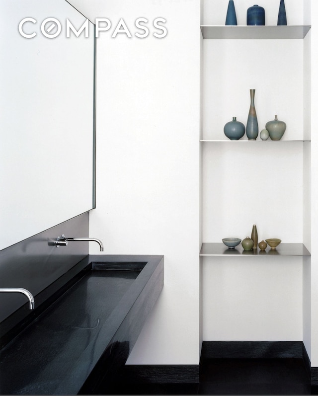 158 Mercer St Unit 7Mercer, New York City, NY 10012 - view of clothes washing area