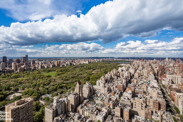 bird's eye view with a view of city