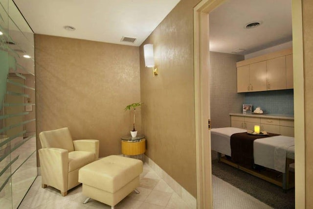 845 United Nations Plz Unit 15-F, New York City, NY 10017 - view of sitting room