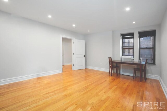 unfurnished dining area featuring recessed lighting, light wood-style flooring, and baseboards