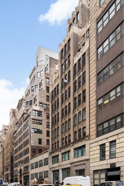 Listing photo 3 for 252 W 30th St Unit 12Floor, New York City NY 10001