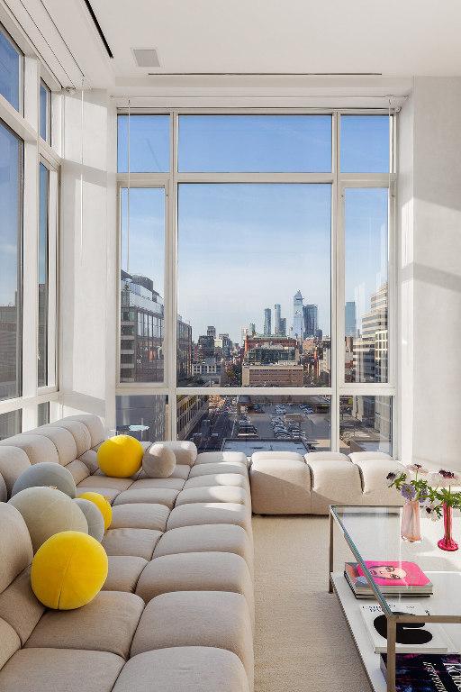 living room with expansive windows and a city view