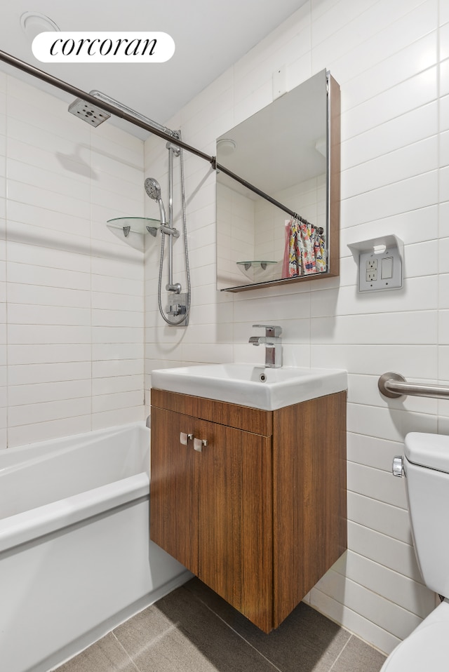 full bathroom featuring toilet, vanity, and bathing tub / shower combination