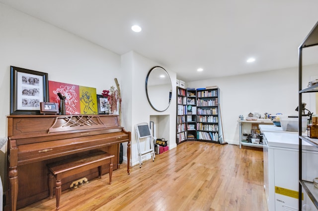 sitting room with recessed lighting, light wood-style flooring, and baseboards