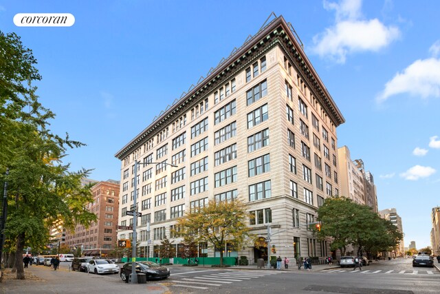 Listing photo 3 for 421 Hudson St Unit 307, New York City NY 10014