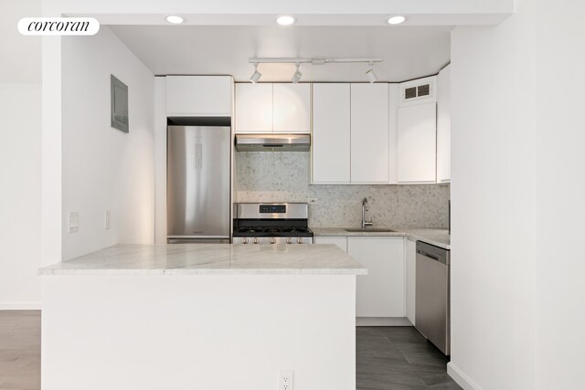 Listing photo 3 for 160 W End Ave Unit 15T, New York City NY 10023