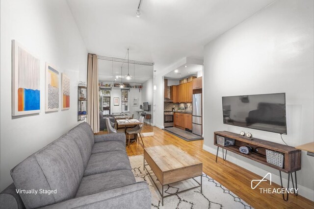 Listing photo 2 for 321 E 89th St Unit 1-G, New York City NY 10128