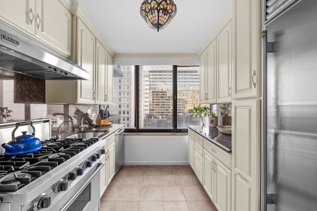 kitchen with stainless steel appliances, tasteful backsplash, light tile patterned flooring, a sink, and under cabinet range hood