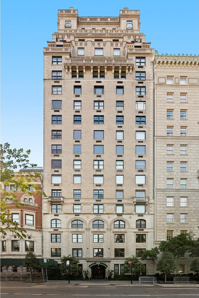 825 5th Ave Unit 15Flr, New York City, NY 10065 - view of building exterior