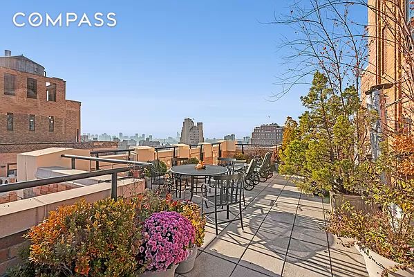 view of patio featuring a city view