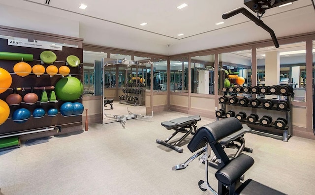 exercise room with carpet flooring