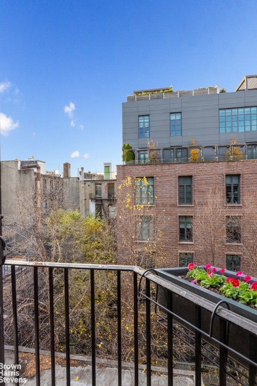 Listing photo 2 for 211 Thompson St Unit 4A, New York City NY 10012