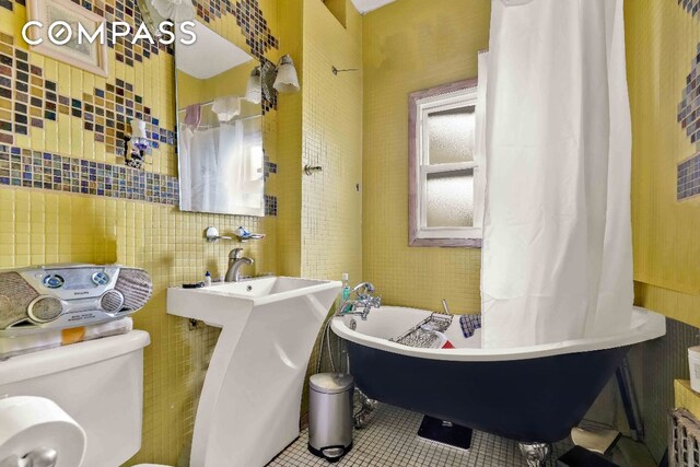 Listing photo 3 for 3030 Bronx Park E, New York City NY 10467