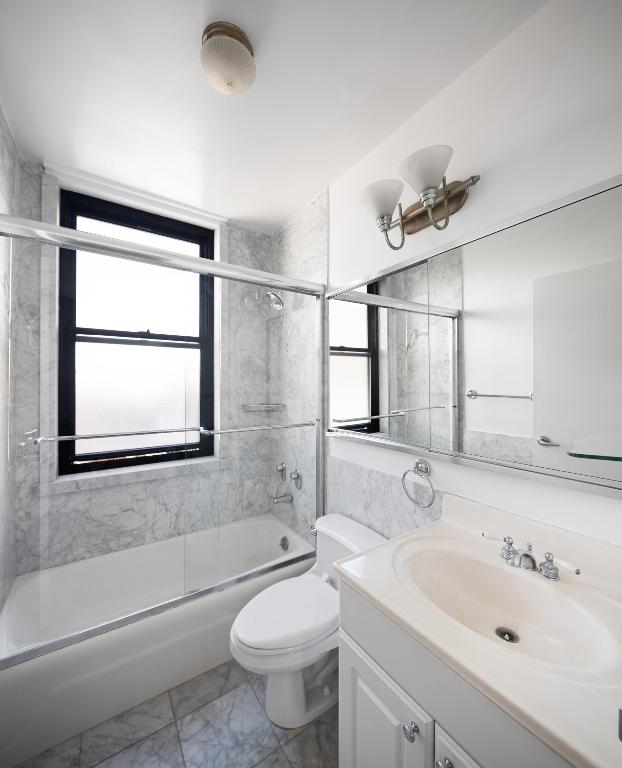 Listing photo 2 for 301 E 87th St Unit 18-A, New York City NY 10128