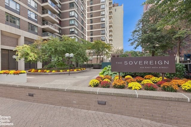 view of community / neighborhood sign