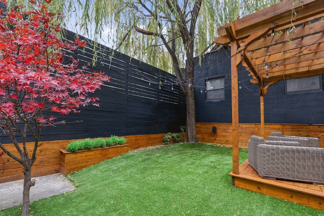 view of yard featuring a pergola