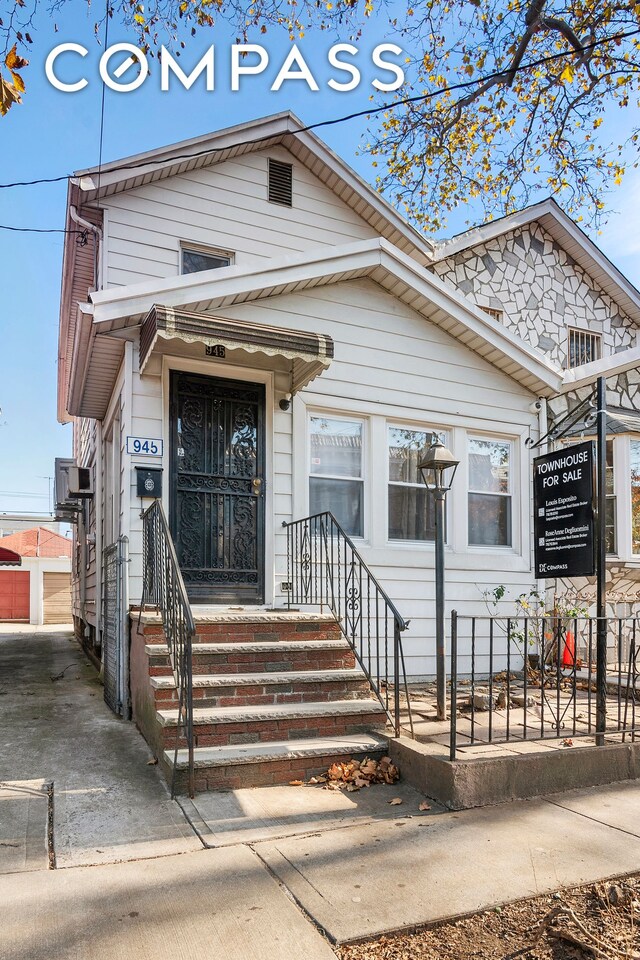 view of front of home