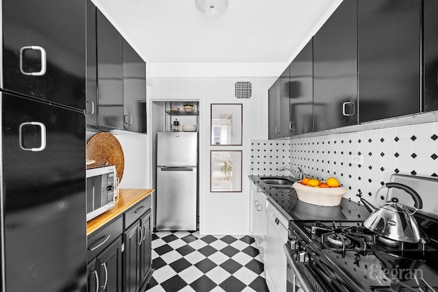 kitchen with stainless steel appliances, tasteful backsplash, and sink