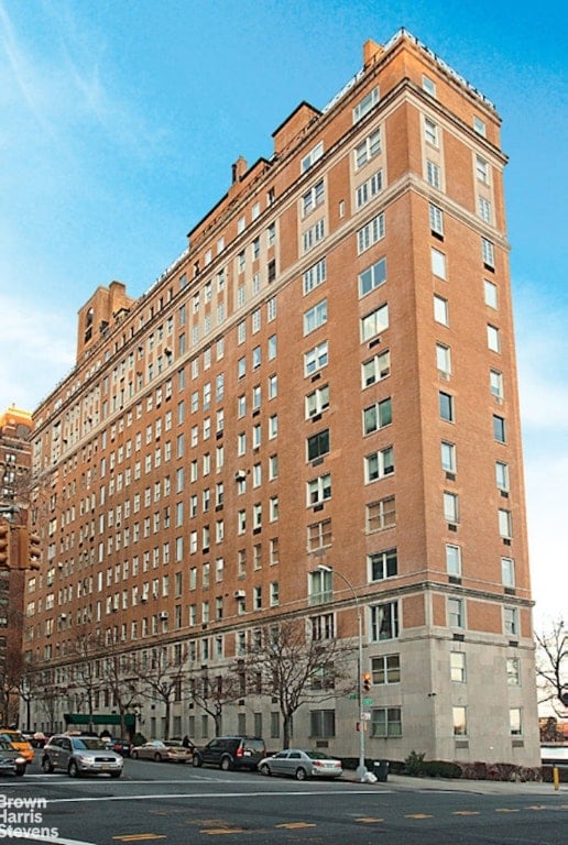 Listing photo 2 for 1 E End Ave Unit 4/5B, New York City NY 10075