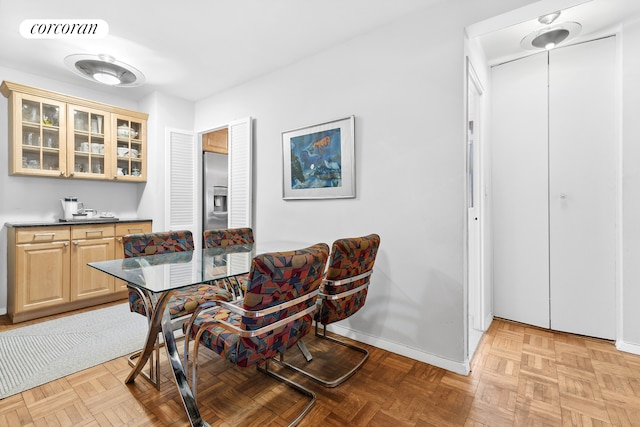 dining area featuring visible vents and baseboards