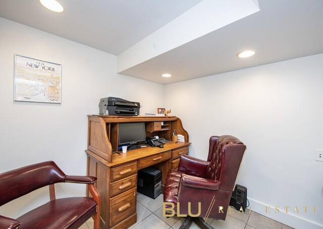 office featuring light tile patterned floors, recessed lighting, and baseboards