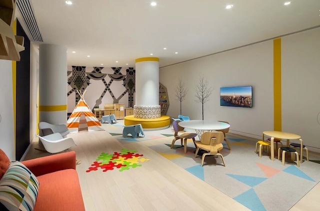 recreation room featuring recessed lighting