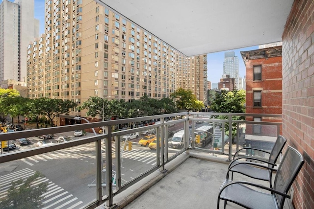 Listing photo 2 for 360 E 72nd St Unit B409, New York City NY 10021