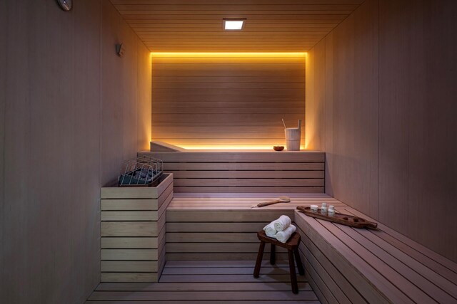 30 Front St Unit 28B, New York City, NY 11201 - relaxing sauna with wood walls