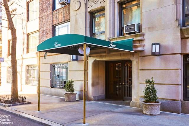 2 Beekman Pl Unit 10B, New York City, NY 10022 - property entrance featuring cooling unit