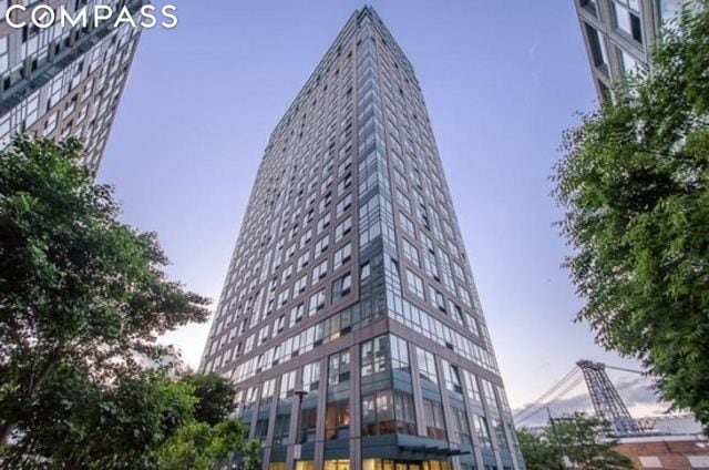 Listing photo 3 for 440 Kent Ave Unit 22C, New York City NY 11249