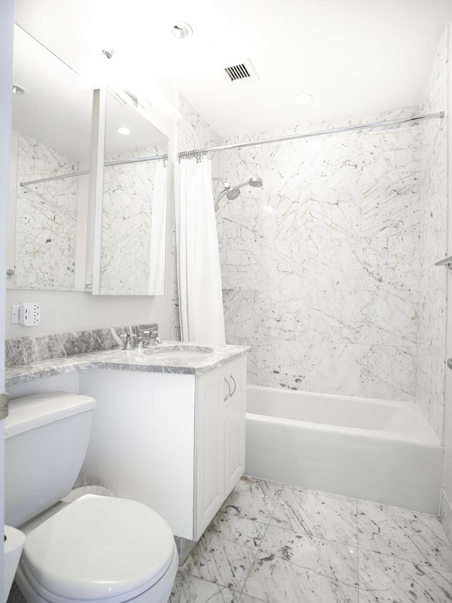 full bathroom with shower / bathtub combination with curtain, toilet, recessed lighting, and vanity