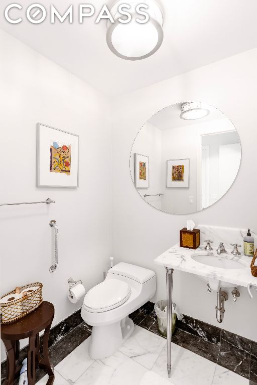 bathroom featuring sink and toilet