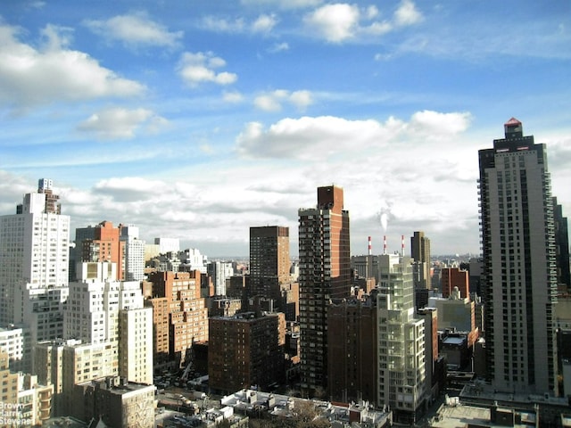 Listing photo 2 for 200 E 61st St Unit 26G, New York City NY 10065