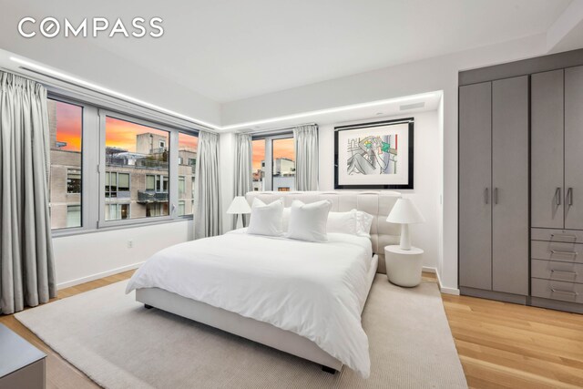 living room featuring floor to ceiling windows, light hardwood / wood-style flooring, and a notable chandelier