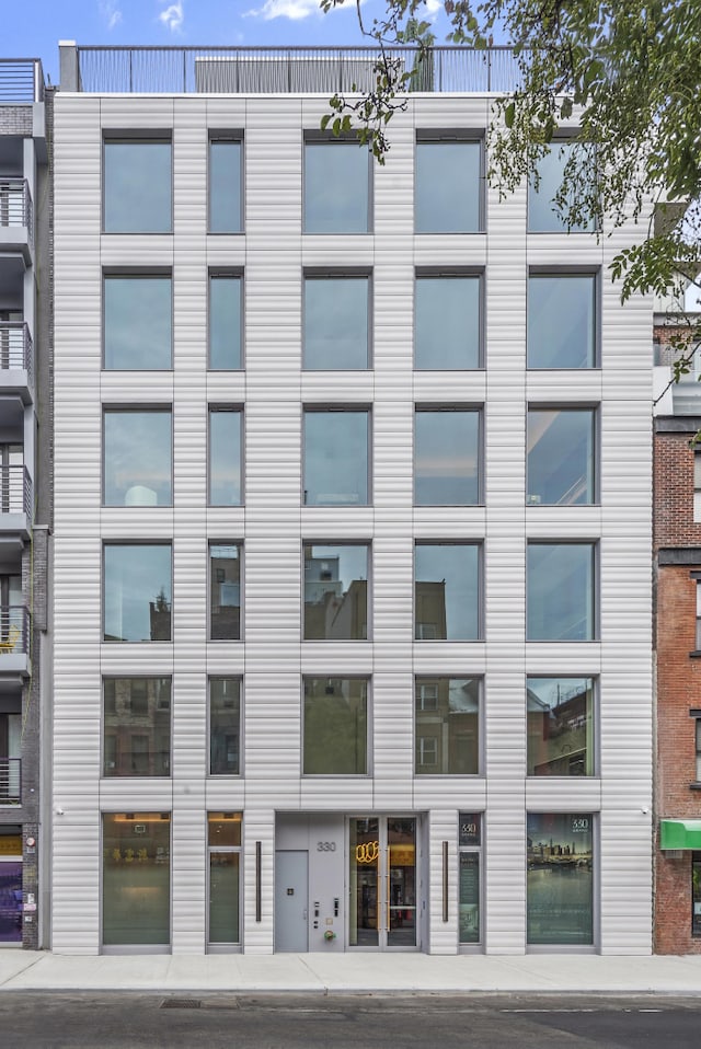 330 Grand St Unit 2A, New York City, NY 10002 - view of apartment building / complex