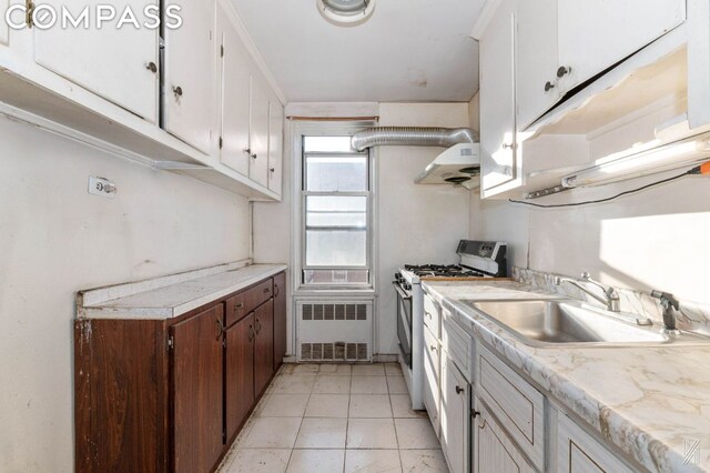 bathroom featuring sink and toilet