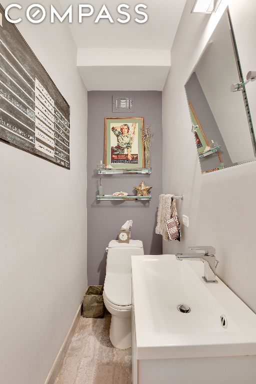 bathroom featuring toilet and sink