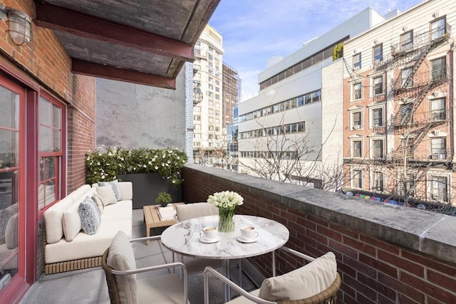 balcony featuring an outdoor hangout area