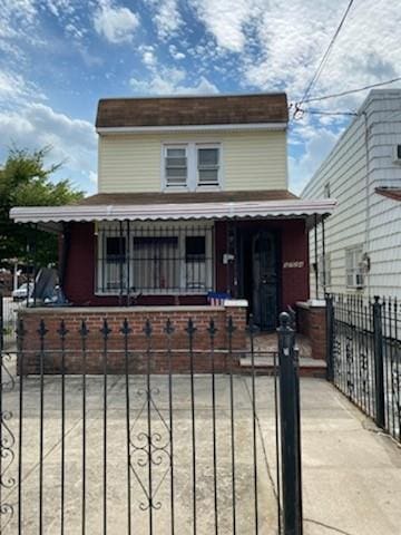 view of front of home with a porch and a fenced front yard