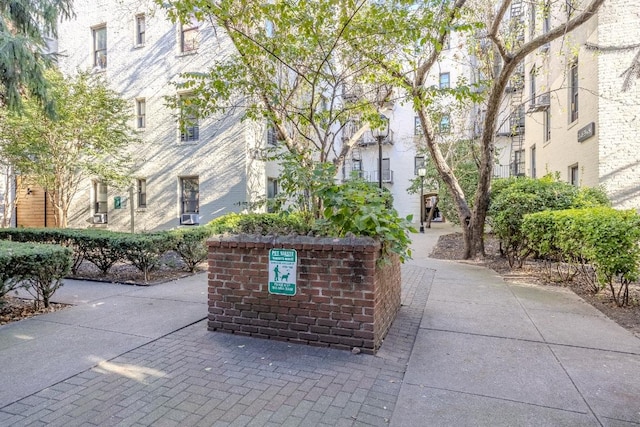 Listing photo 2 for 21 35th St Unit 4E, New York City NY 11105