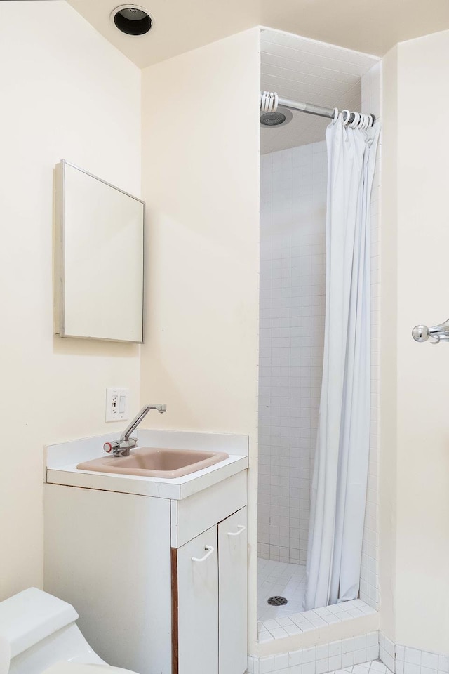 1075 Park Ave Unit 3D, New York City, NY 10128 - full bath featuring toilet, vanity, and a stall shower